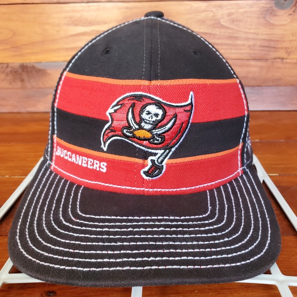 Tampa Bay Buccaneers Hat Cap Adult‎ Fitted L/XL Black Red Reebok On Field NFL